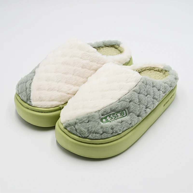 Kleine Plüsch -Halbschuhen